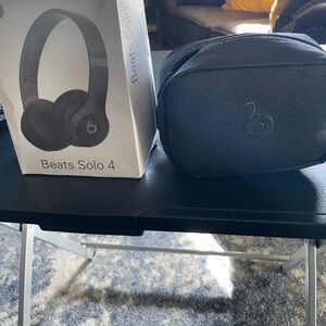 Beats by Dre Solo 4 Black Over-Ear Headphones